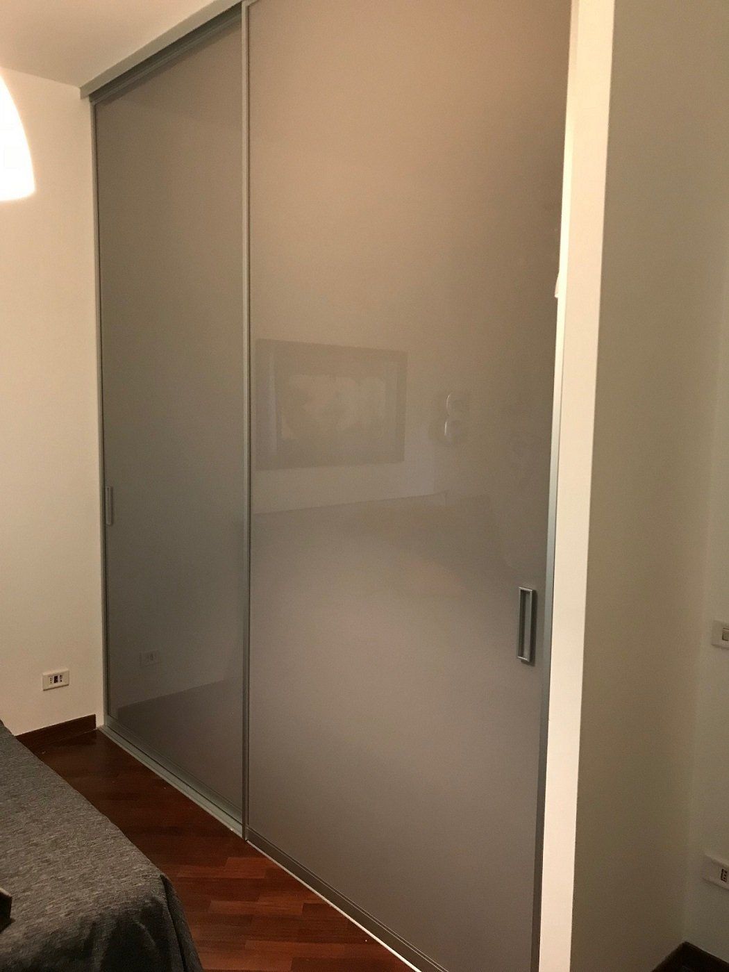 armadio cabina grigio