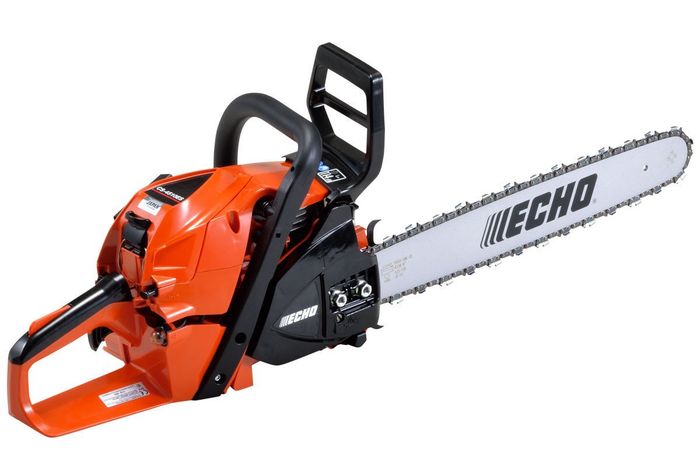 Motosega ECHO arancione e nera con lama argentata, pronta all'uso.