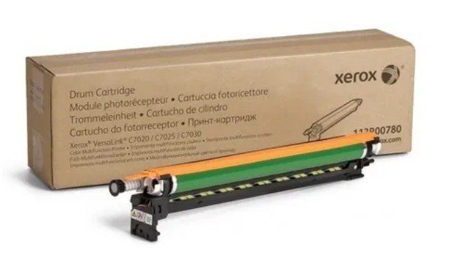 Um cartucho de fotorreceptor xerox está em cima de uma caixa de papelão.