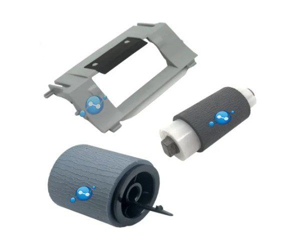 Um conjunto de três rolos com bolhas azuis