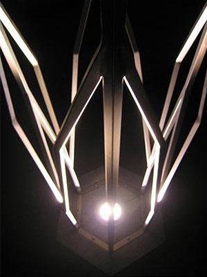 monumento avis in metallo