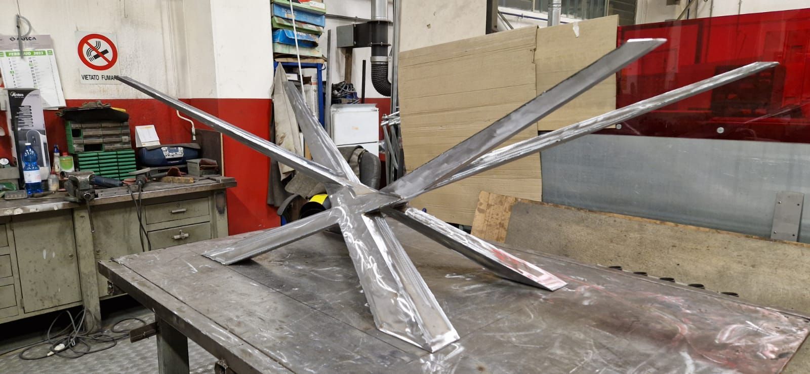 lavorazione tavolo ferro cossato