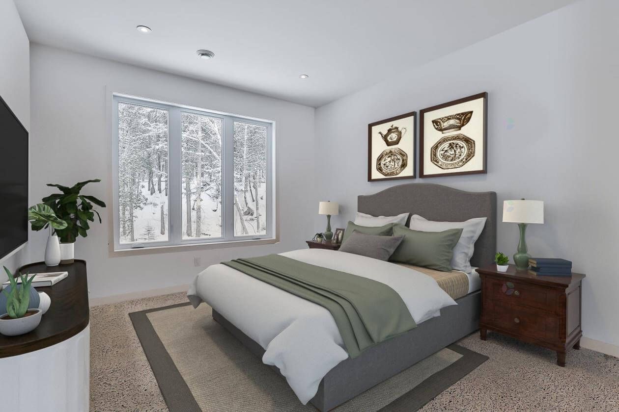 Chambre avec lit, tables de chevet, fenêtre et décoration murale, donnant sur une forêt enneigée.