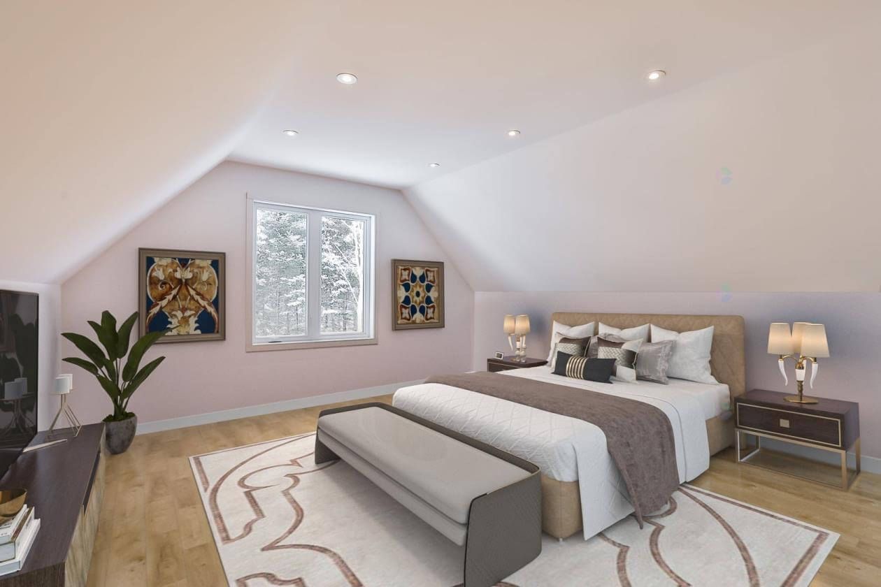 Chambre avec plafond mansardé, lit avec banquette, deux tables de chevet, fenêtre, œuvres d'art et tapis.