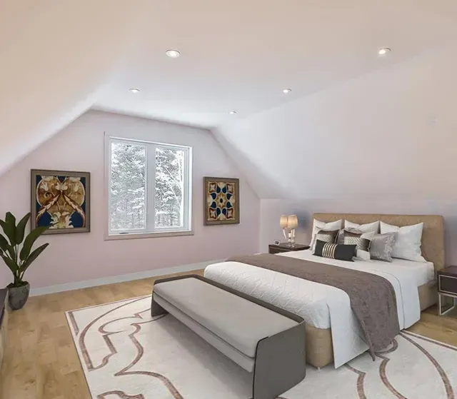 Chambre avec plafond mansardé, lit avec coussins décoratifs, banc, tapis, fenêtre et œuvres d'art.