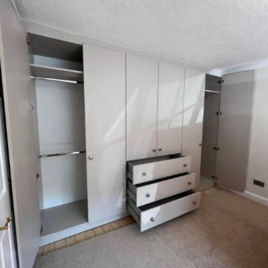Custom fitted wardrobe installed in a Bramhope home by Applefitted