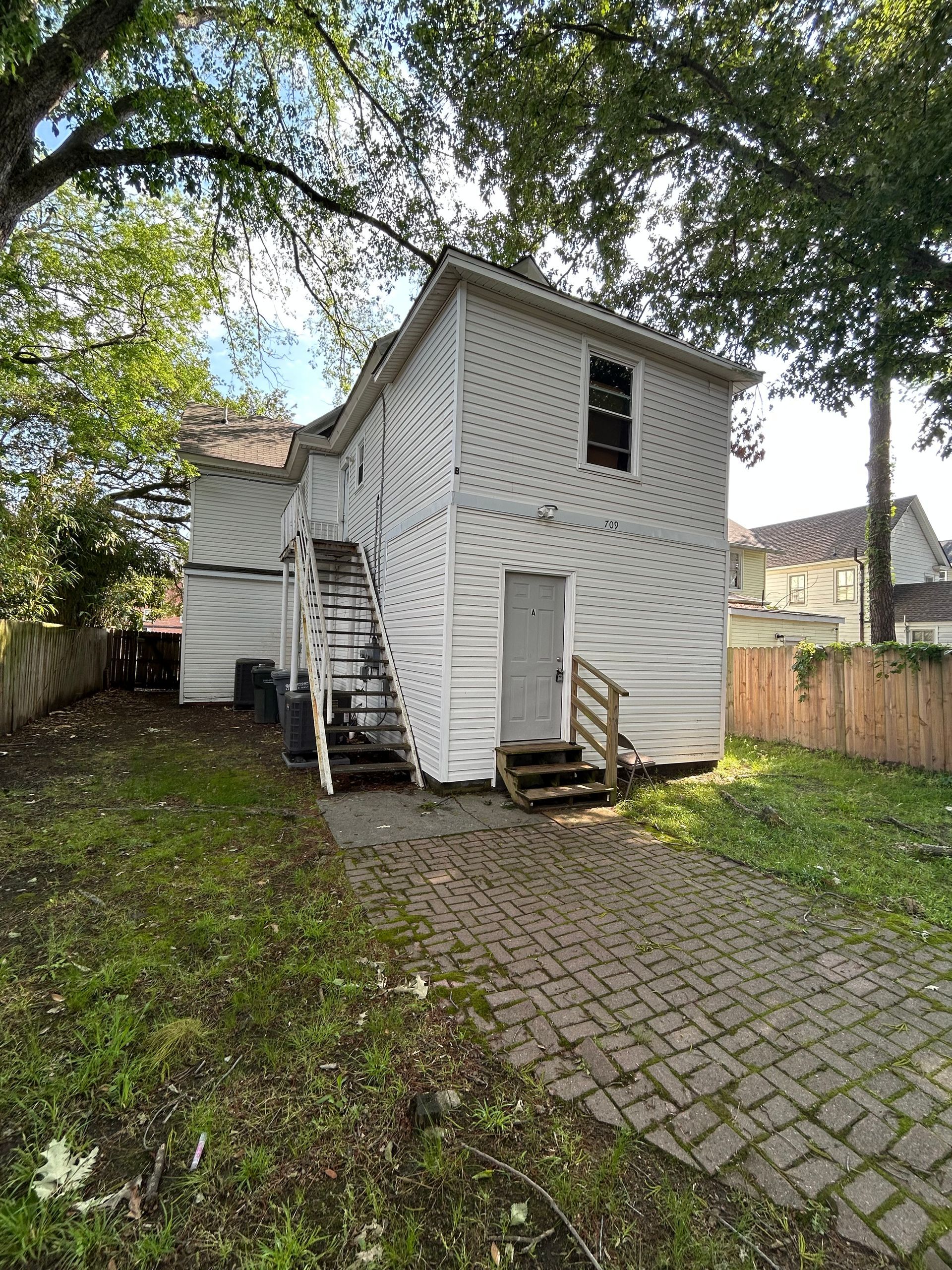 709 E. Pembroke Avenue Unit B. | Mulder Realty