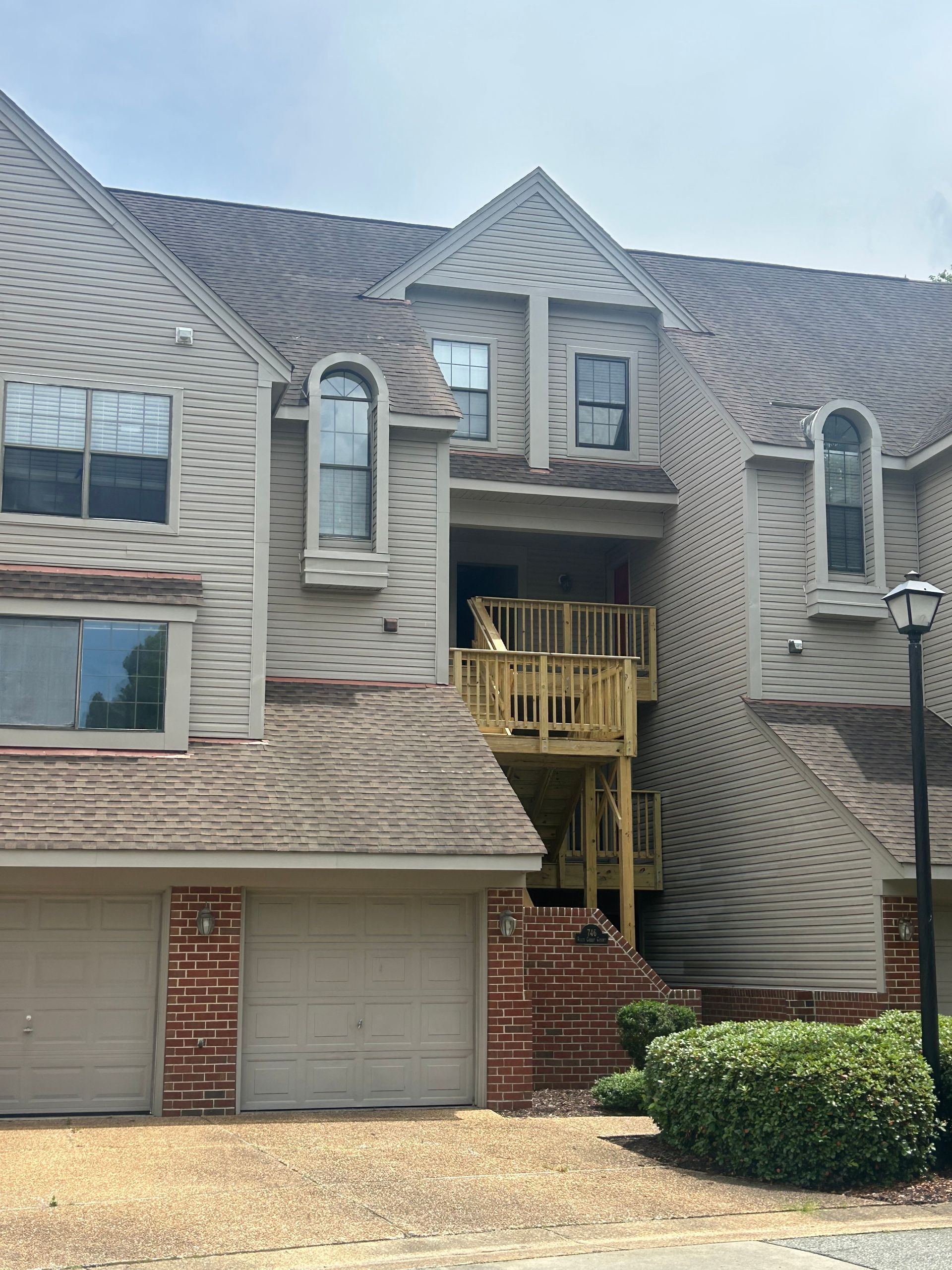 A large house with a lot of windows and a balcony.