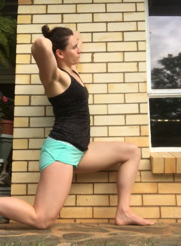 Image of a woman showing THORACIC LUNGE ROTATION