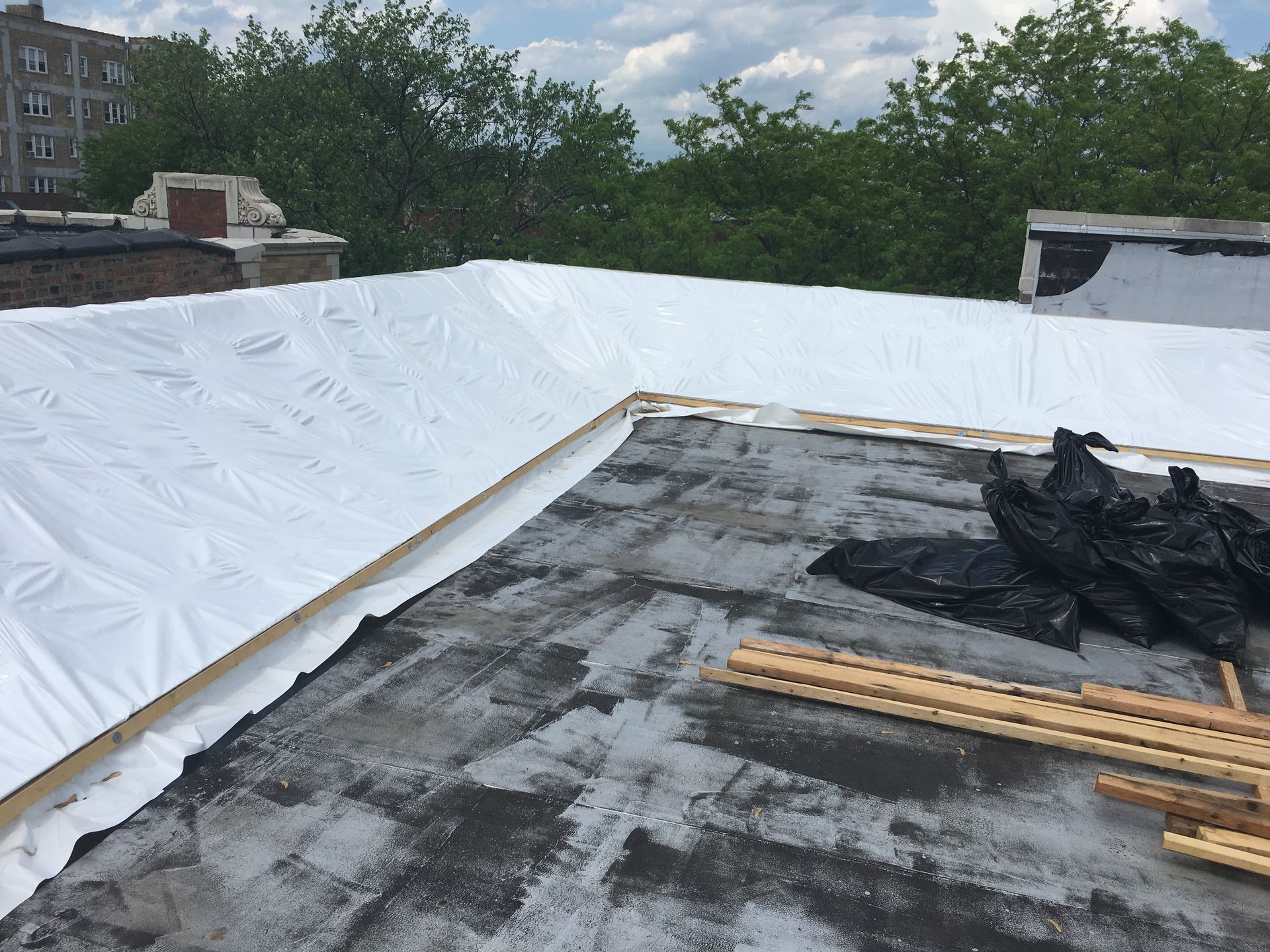 365 Construction Tent Perimeter Tent for use on building wider than 25 feet. Installed here on a 40 foot x 70 foot building.