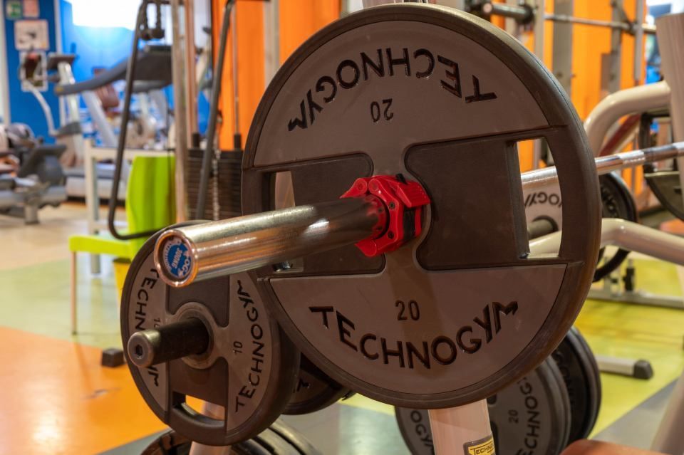 centro fitness con sala pesi