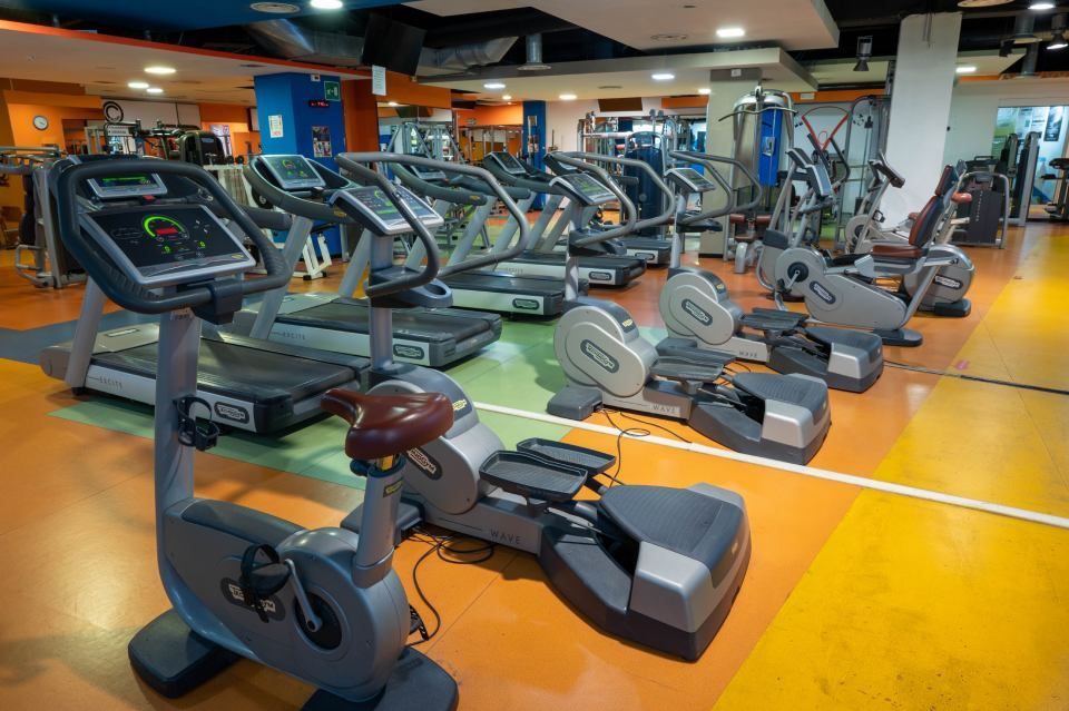 centro fitness con cyclette per spinning