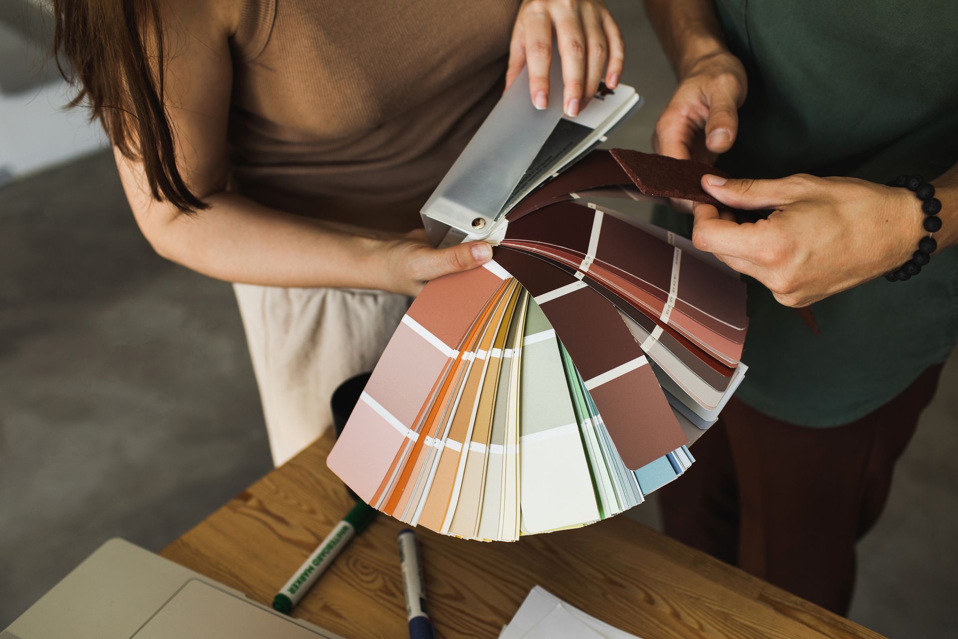 A decorator is showing her client colour palettes. 