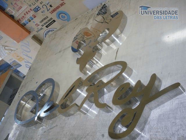 letras-de-aco-polido