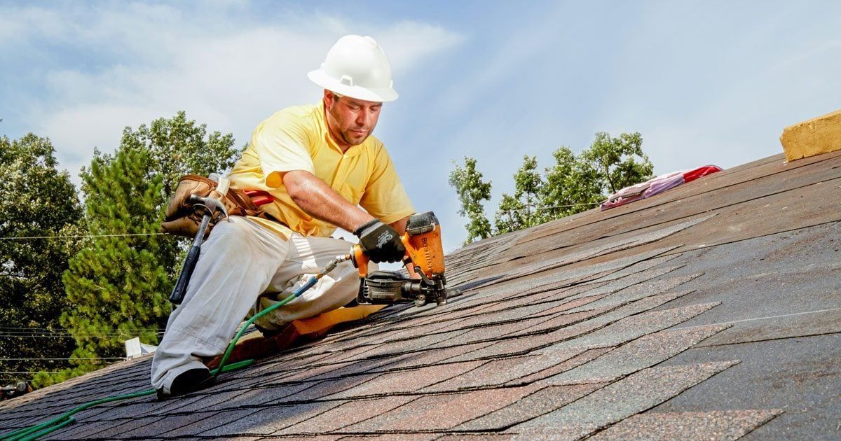 Image of roofer