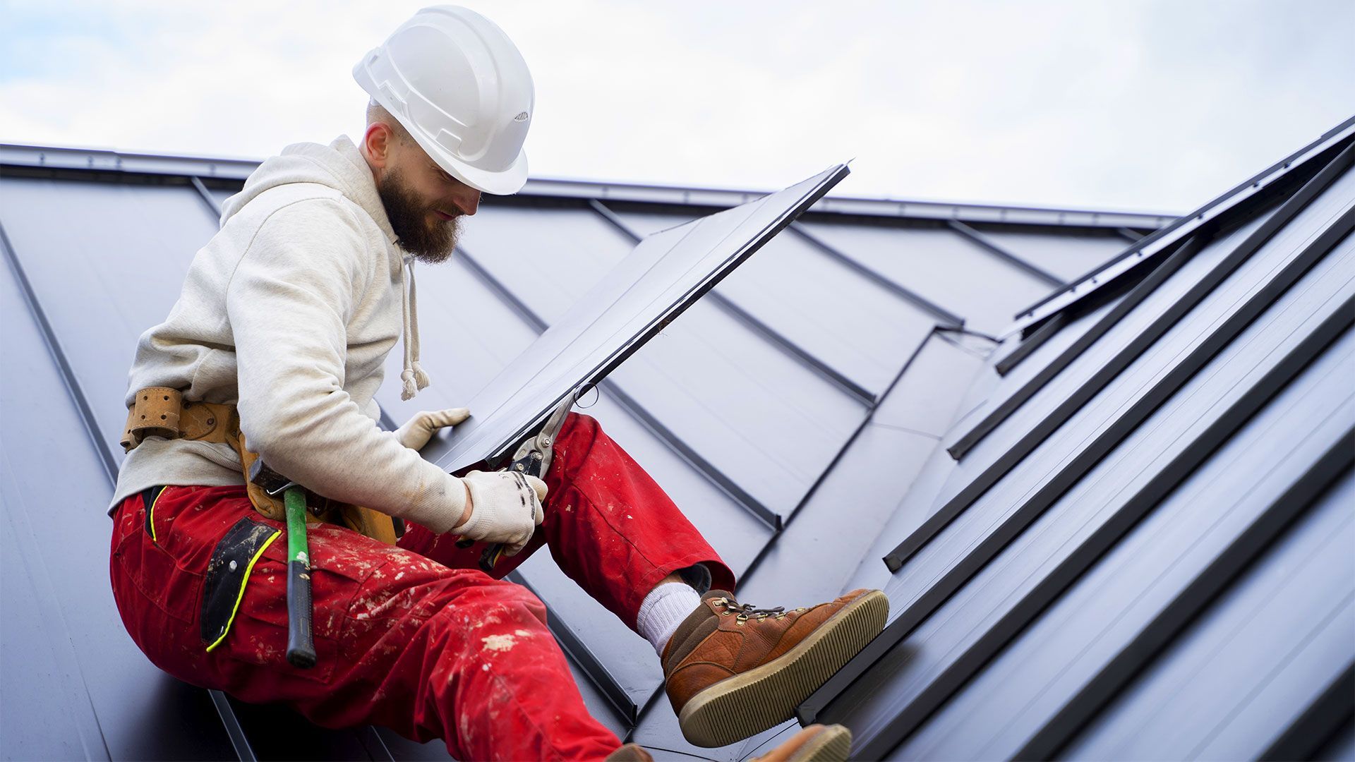 image of roofing expert