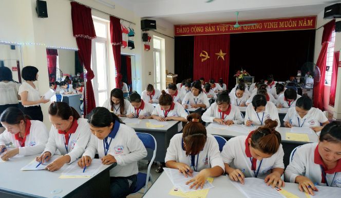 聖力國際海外嚴選外籍勞工,移工在教室內進行筆試與專業檢定,由專人現場監考以確保測驗真實性。