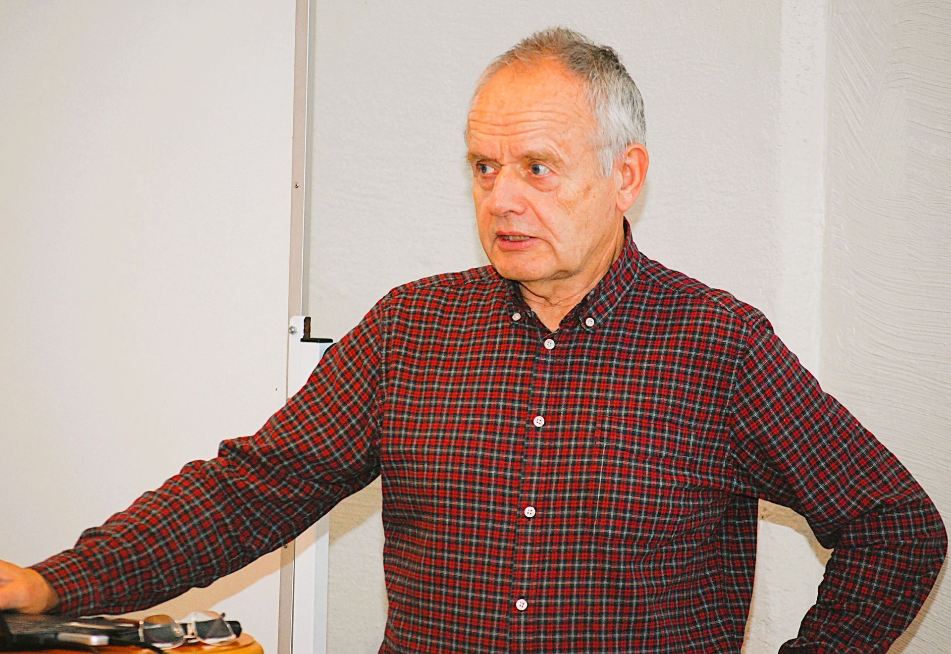 Leder i Historielaget, Erling Bergsaker, presenterte hovedtrekk fra årets prosjekter og aktiviteter. 