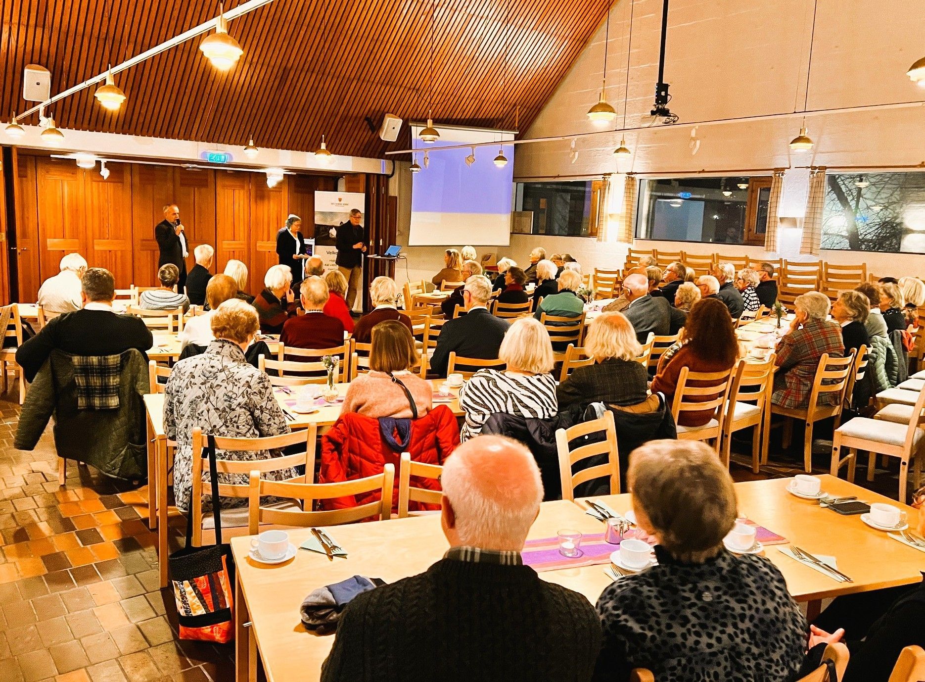 I år fikk vi besøk av Liv Berit Tessem og Kjetil Wiedswang, som holdt et spennende foredrag om julen