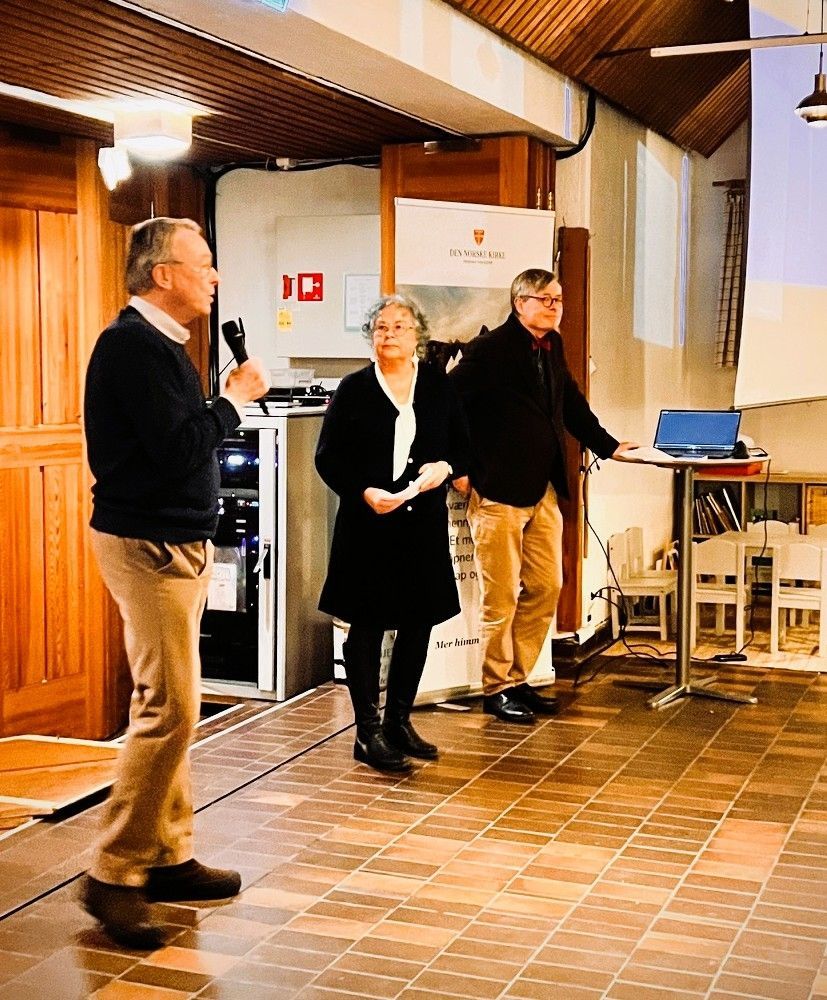 Søren Swensen gir ordet til kveldens foredragsholdere (Foto: Steinar Kristensen).