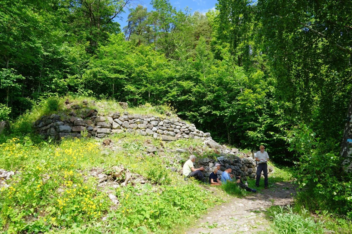 Årets dugnad ved Hvalstrand kalkovn er vel gjennomført – med stor innsats, godt humør og synlige res