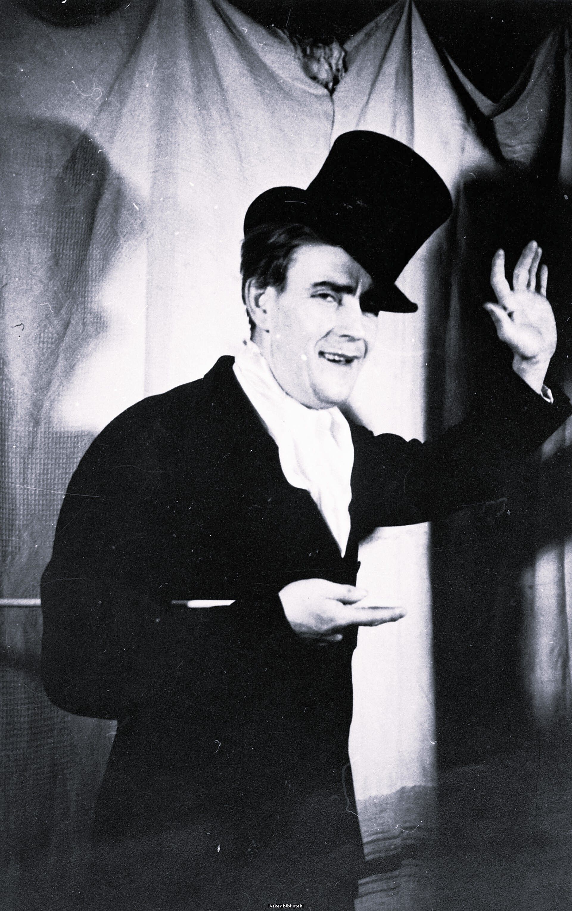 Alf Prøysen på Sems-revyene. _ca1945