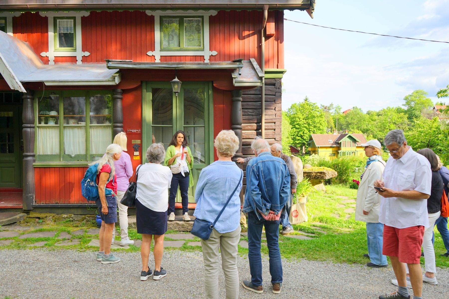 Det var far til Otto Valstad som bygde det første huset på eiendommen.