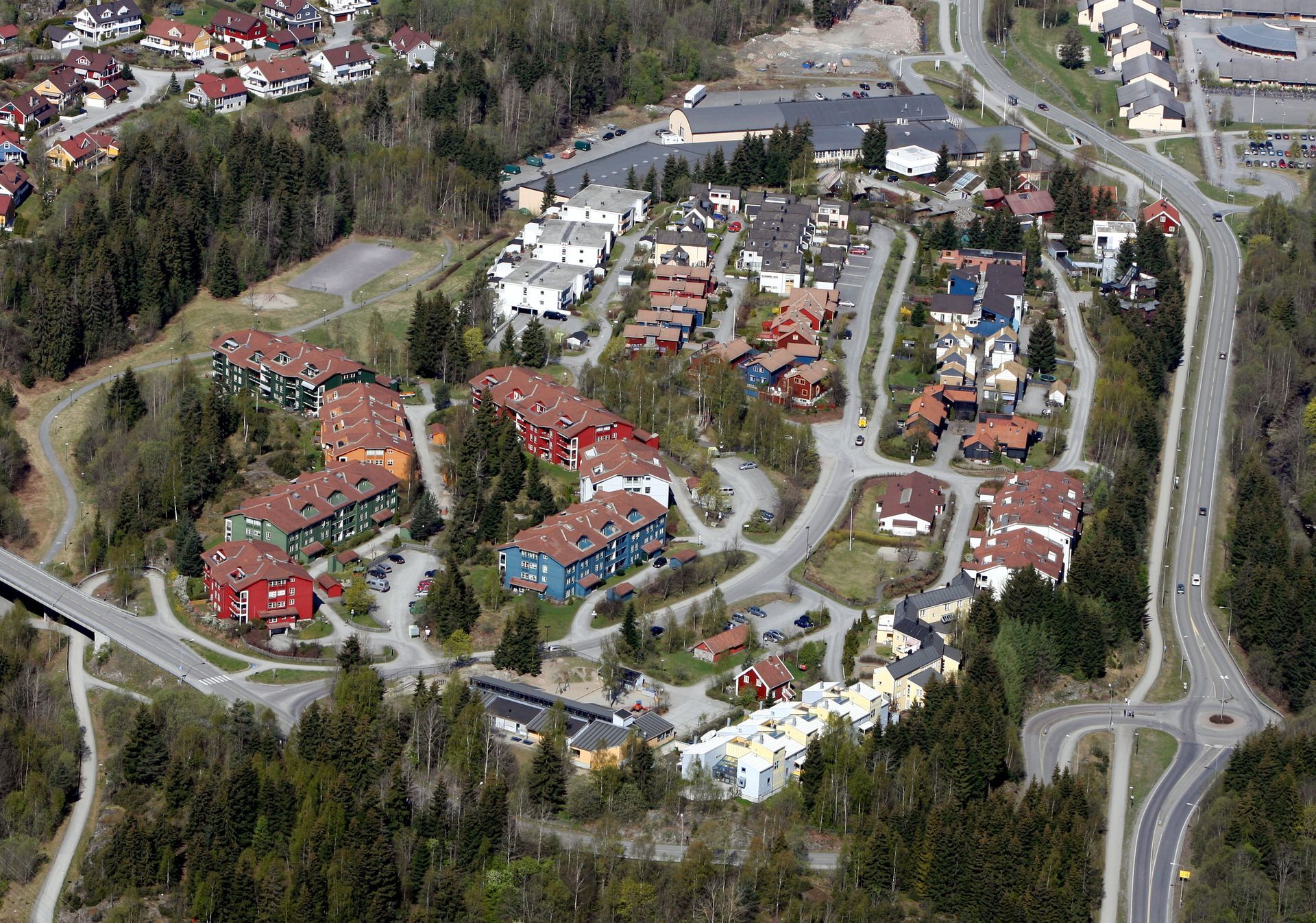 Tirsdag 9. juni kl. 18:00 inviterer Asker og Bærum Historielag til omvisning i boligfeltet fra utsti