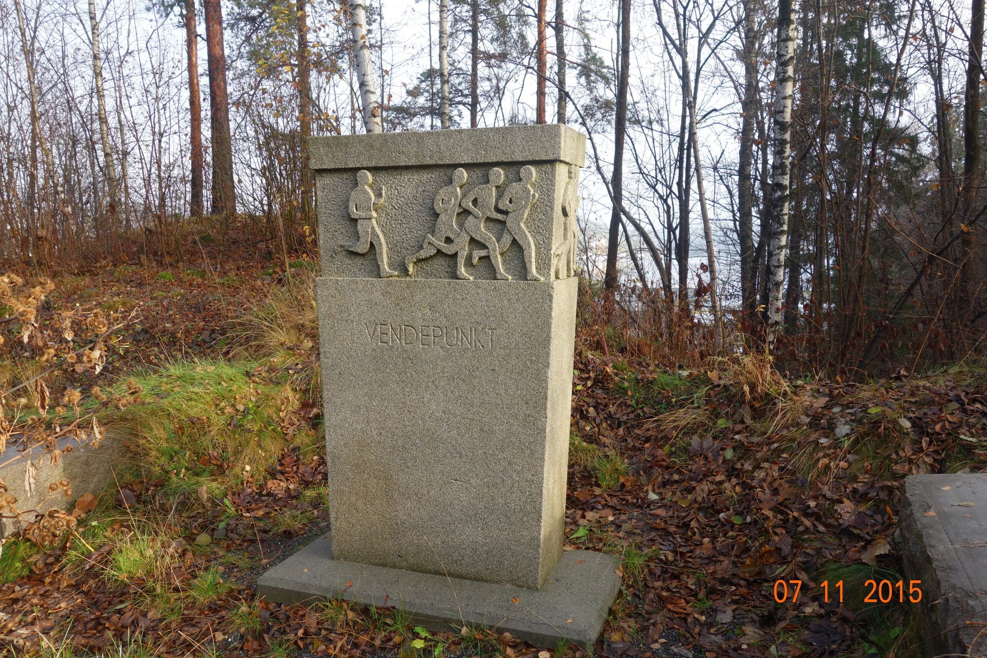 Maratonstøtten ved Slemmestadveien er et av Historielagets faddersteder.