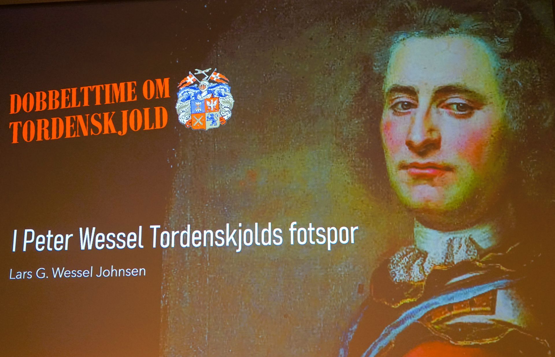 Den 12. november kunne alle som hadde gledet seg til temaet Tordenskjold hygge seg med foredragsholder Lars G. Wessel Johnsen. Ved hjelp av foredragsholderen fikk vi følge i Tordenskjolds fotspor.