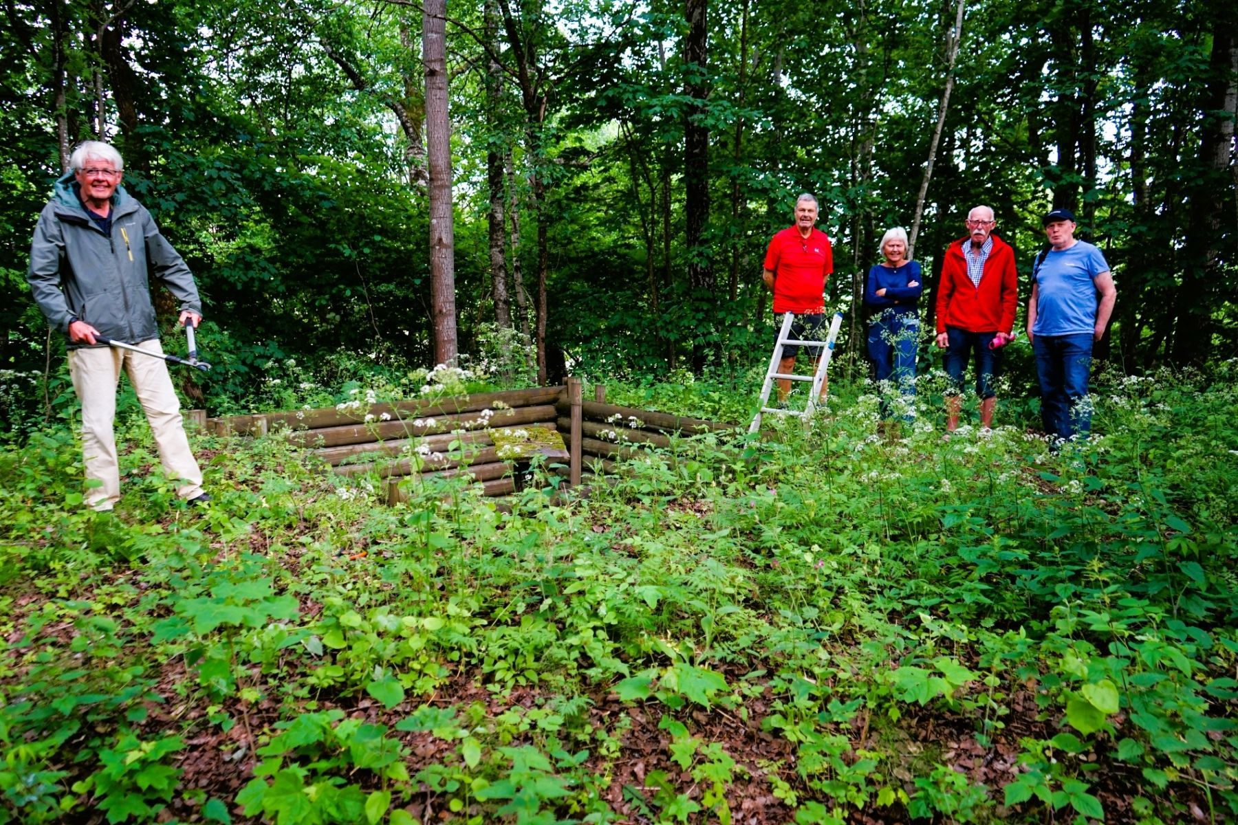 Med sin dybde på 5-6 meter er det viktig at området rundt Ulvestuen blir ryddet så folk kan ferdes trygt.