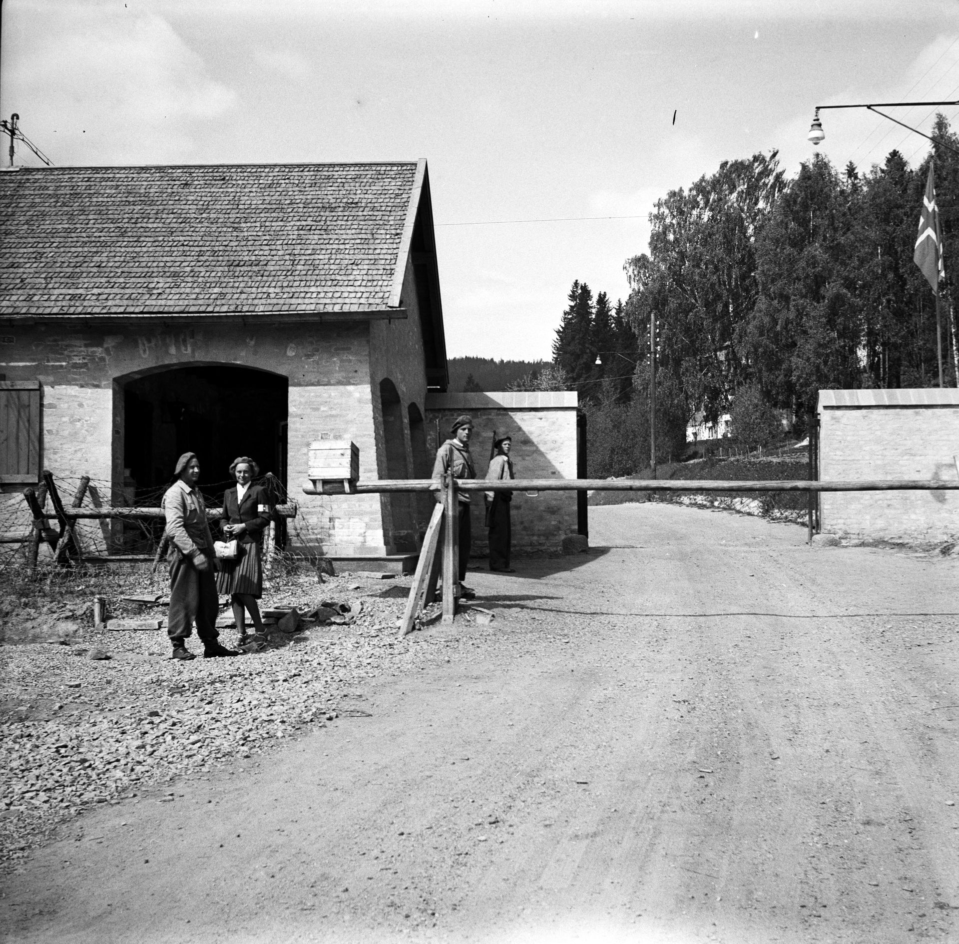 Leiren ble opprettet av tyskerne 14. juni 1941 i kvinnefengselet på Ila i Østre Bærum. Fengselet var