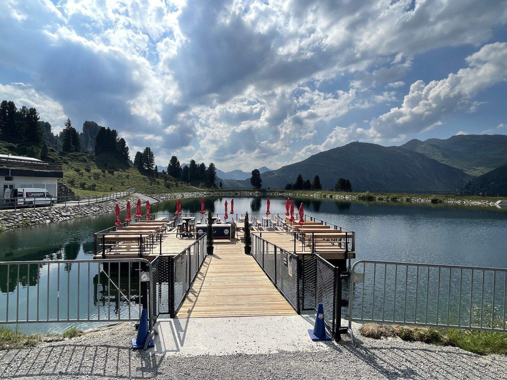 Christian Pirchl / Schlosser / Metallbau / Stahlbau / Planung / Pinzgau / Saalfelden / Salzburg / Metallbauplanung / Stahlbauplanung / 3D Schmied / Musikinsel / Mayrhofen / Schwimmplattform