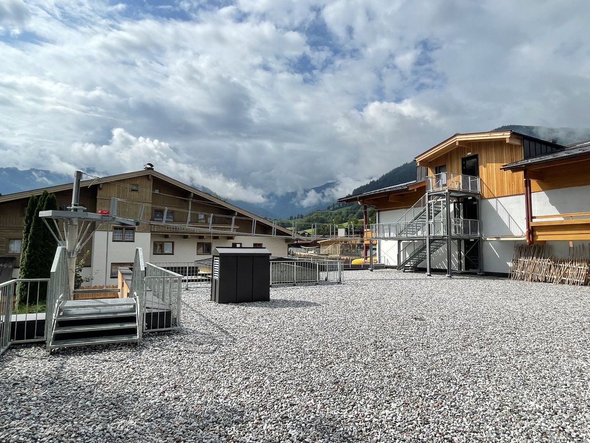 Christian Pirchl / Schlosser / Metallbau / Stahlbau / Planung / Pinzgau / Saalfelden / Salzburg / Metallbauplanung / Stahlbauplanung / 3D Schmied / Taxauweg 25 / 5760 Saalfelden / Geländer / Carport