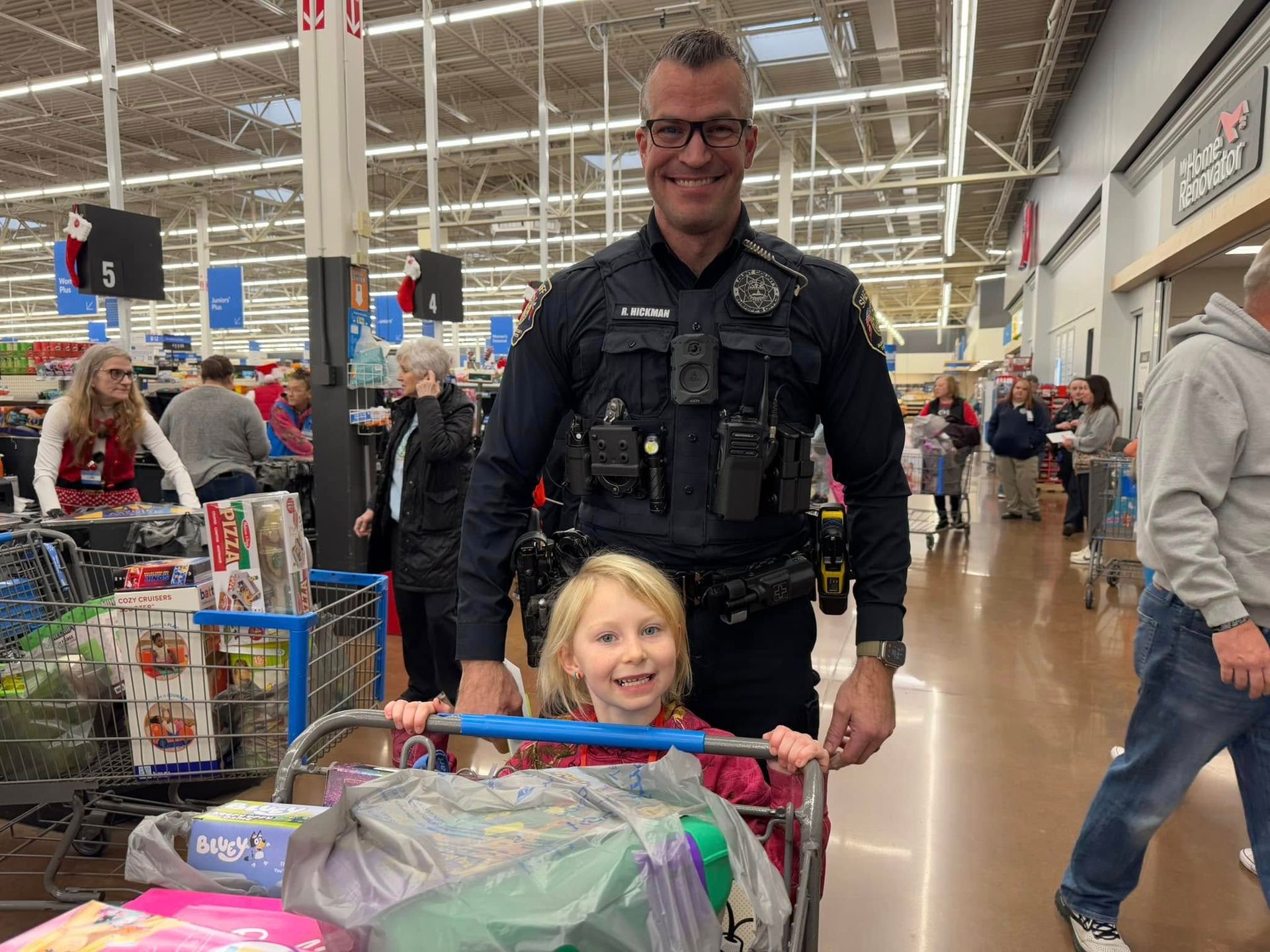 Cops shopping wit kids. Blount County, TN