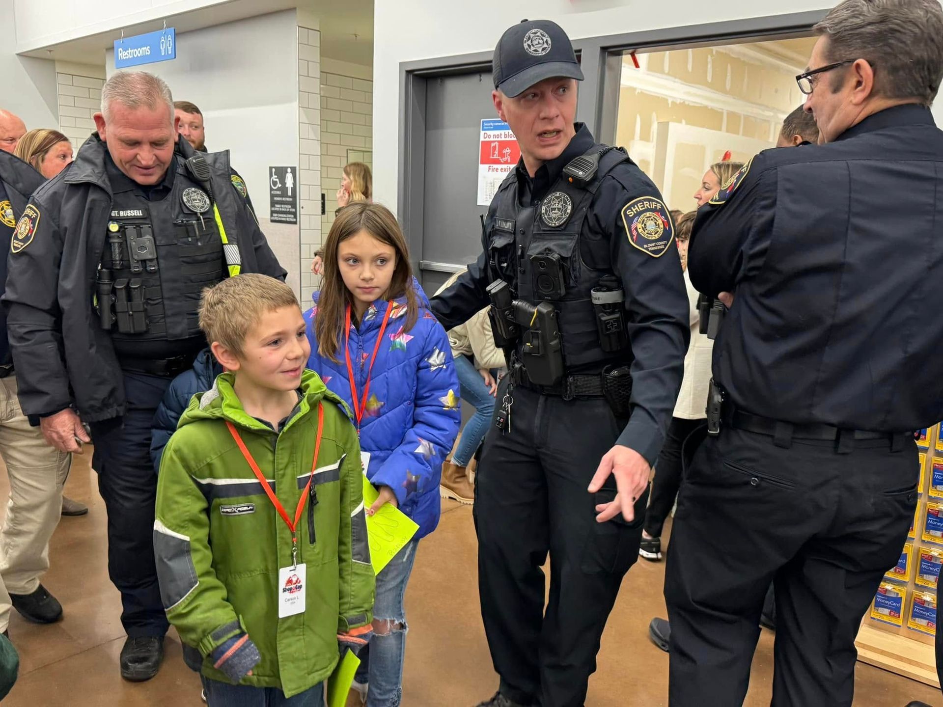 Cops shopping wit kids. Blount County, TN