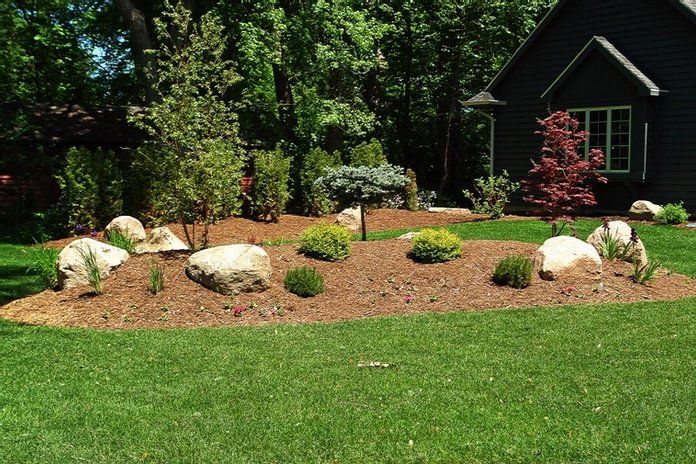 Flower Bed — Menasha, WI — Vargas Brothers LLC