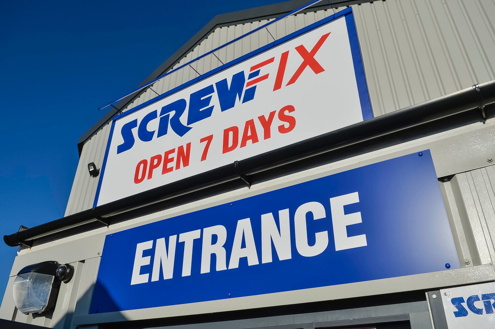 Photograph of the entrance to a Screwfix branch in the United Kingdom