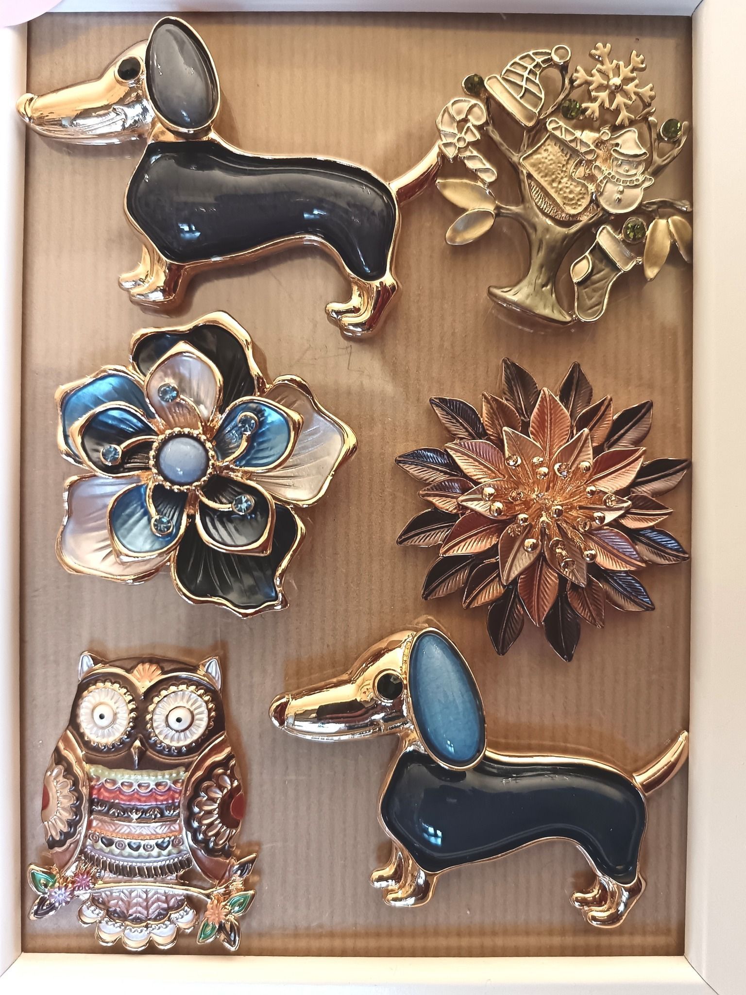 Spille in scatola portaoggetti: bassotti, gufo, motivi floreali, smalto dorato e blu.