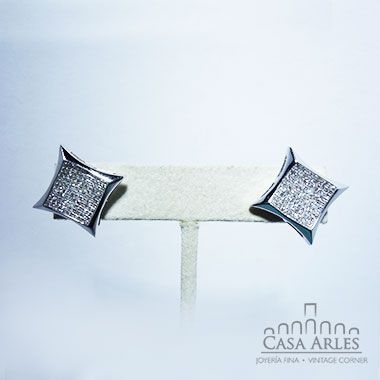 Aretes de oro blanco cuadrados