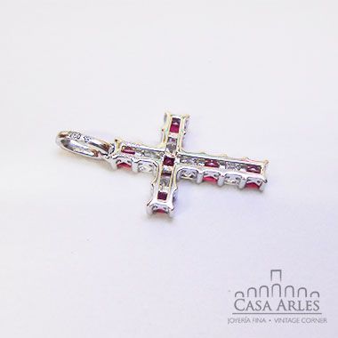 Dije de oro blanco de cruz con piedra