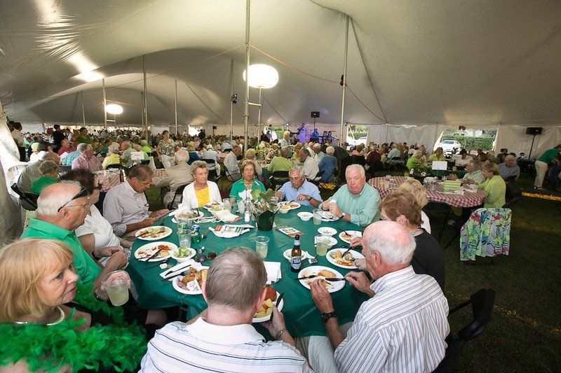 People eat dinner at event.