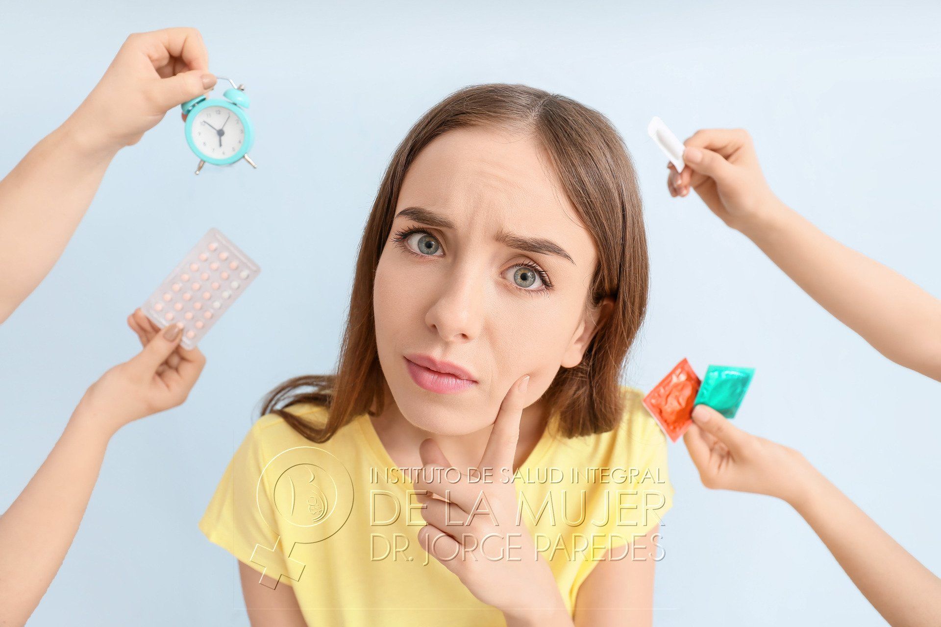 mujer decidiendo entre anticonceptivos
