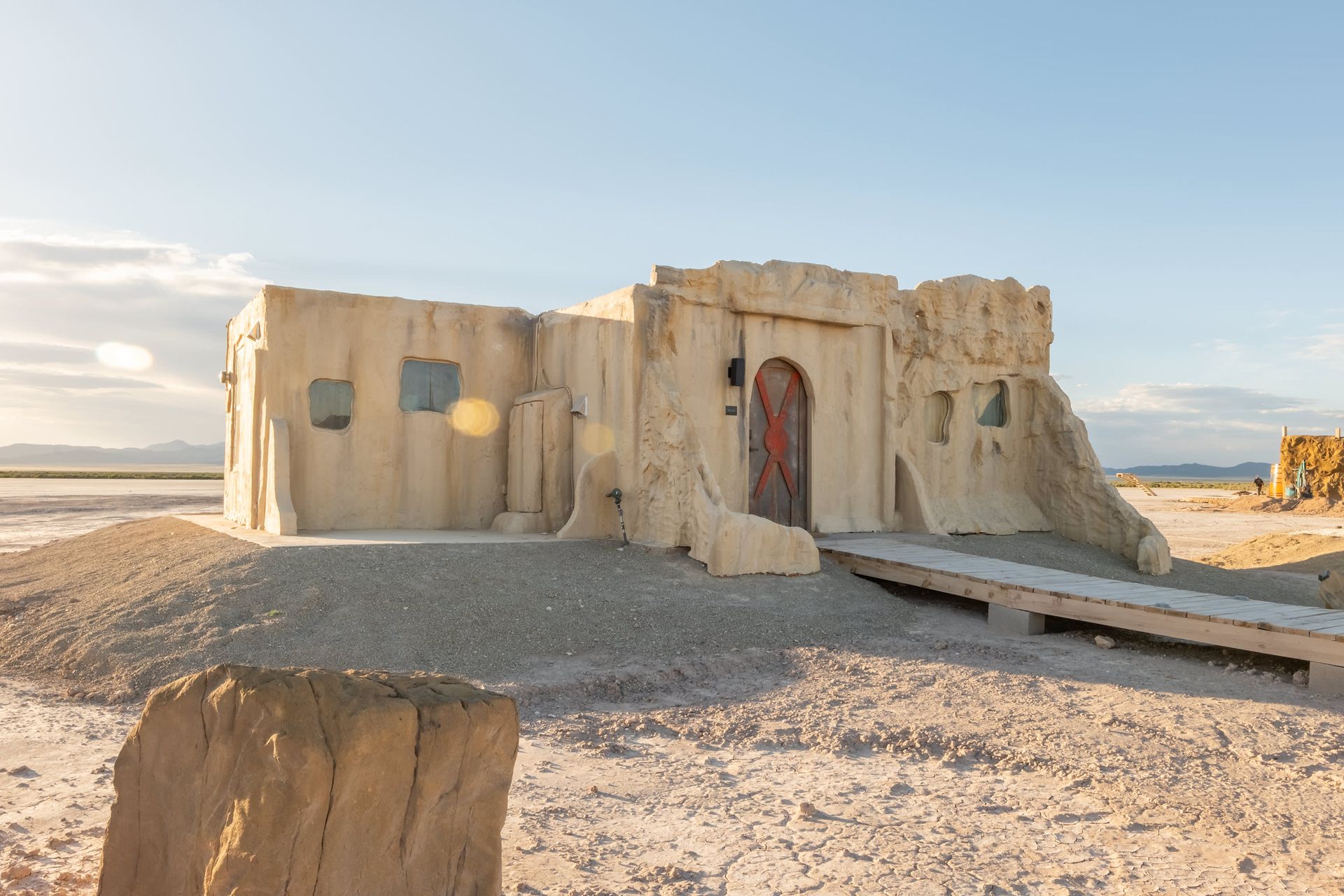 A very old building in the middle of a desert.