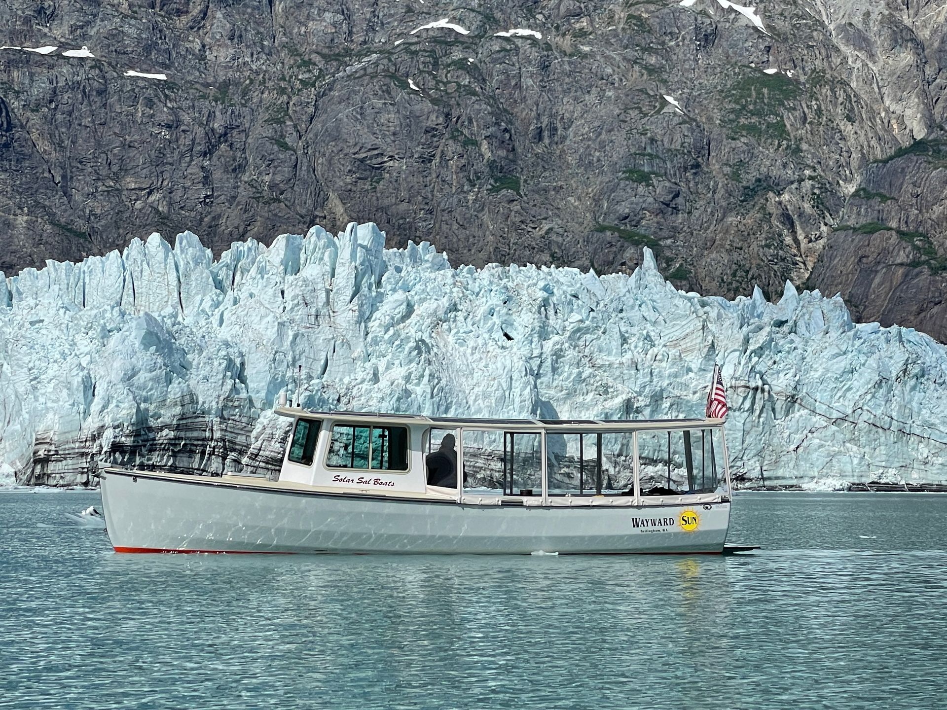Electric boat that runs endlessly on solar power cruising through Alaska 