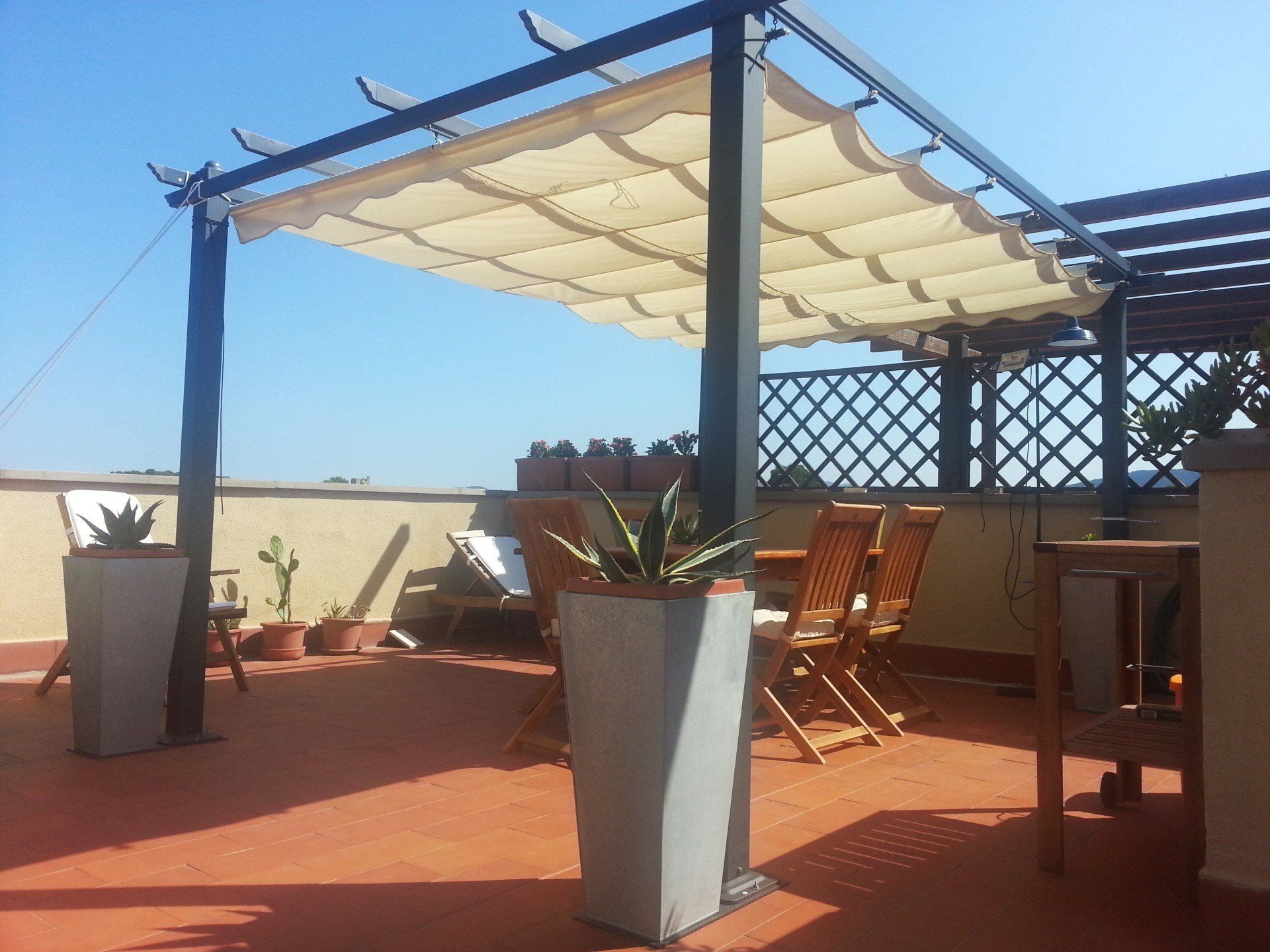 camera da letto appartamento con vista