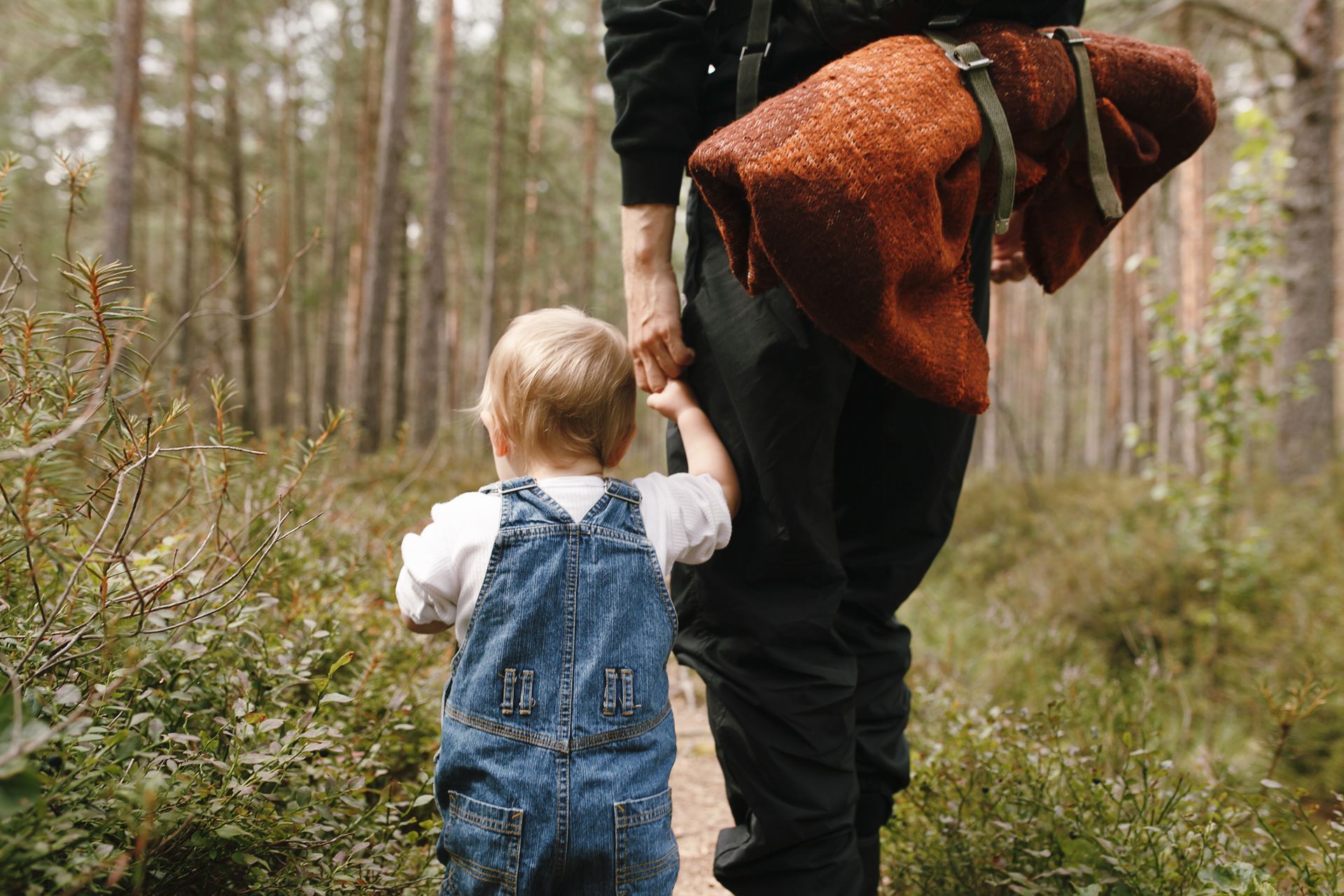 A man and a little girl are preparing food in a kitchen.