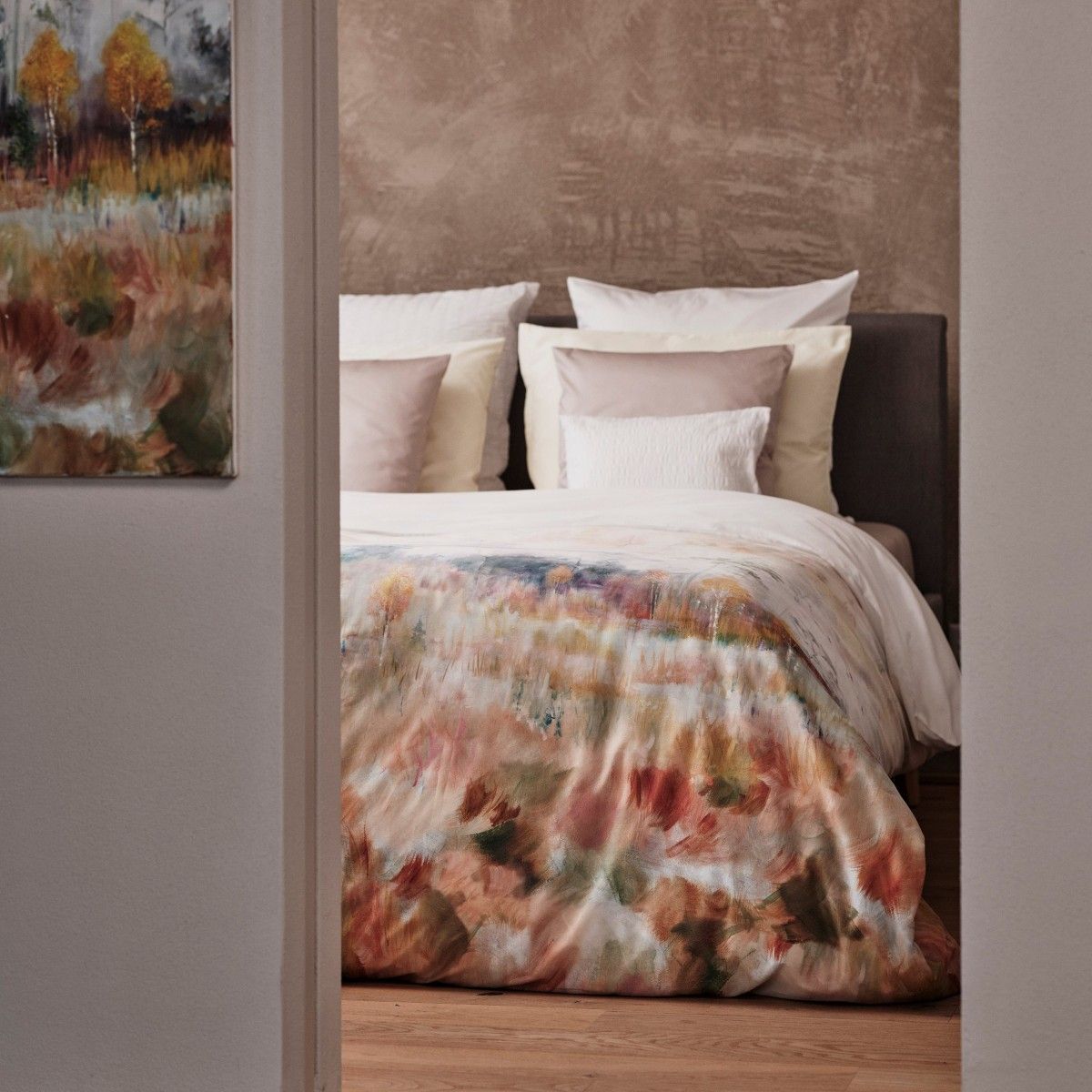 Kissen auf einem Bett