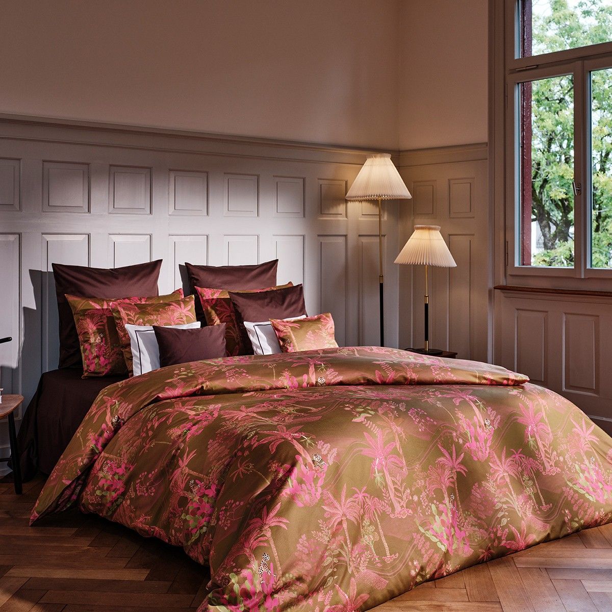 Kissen auf einem Bett