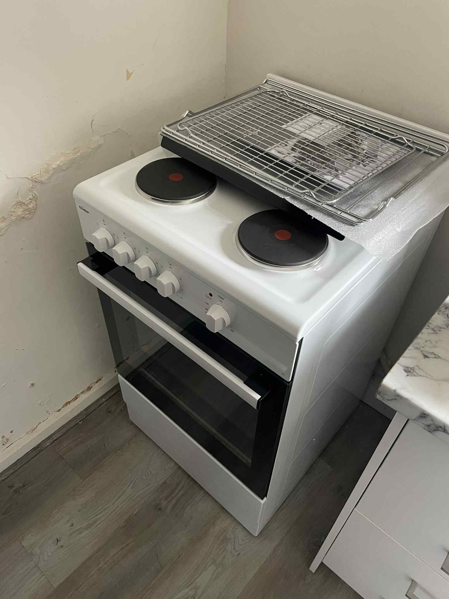 Electric oven wiring inspection during kitchen renovation